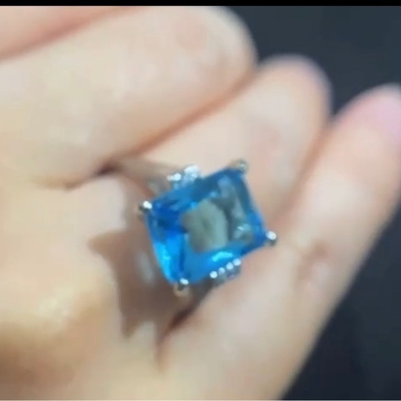 Markle Inspired Vibrant Blue Crystal Princess Ring - Picture 5 of 15